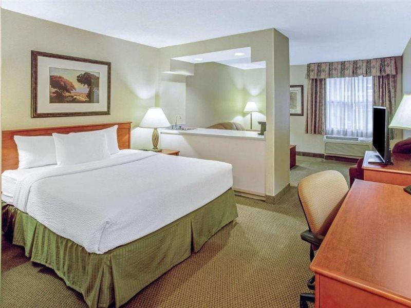 Готель La Quinta By Wyndham Appleton College Avenue Екстер'єр фото