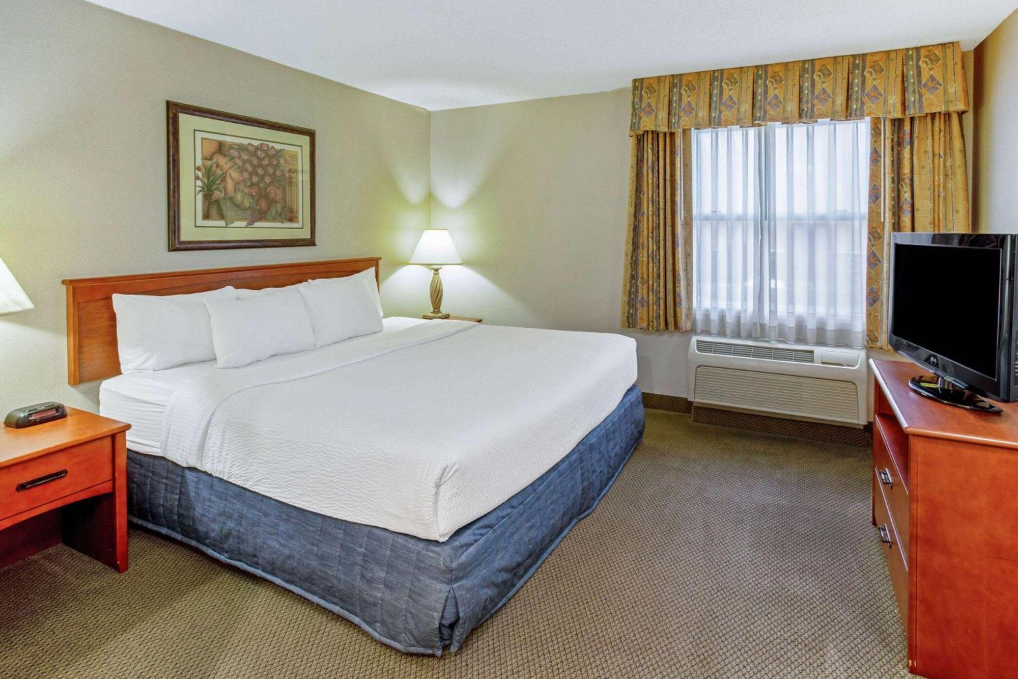 Готель La Quinta By Wyndham Appleton College Avenue Екстер'єр фото
